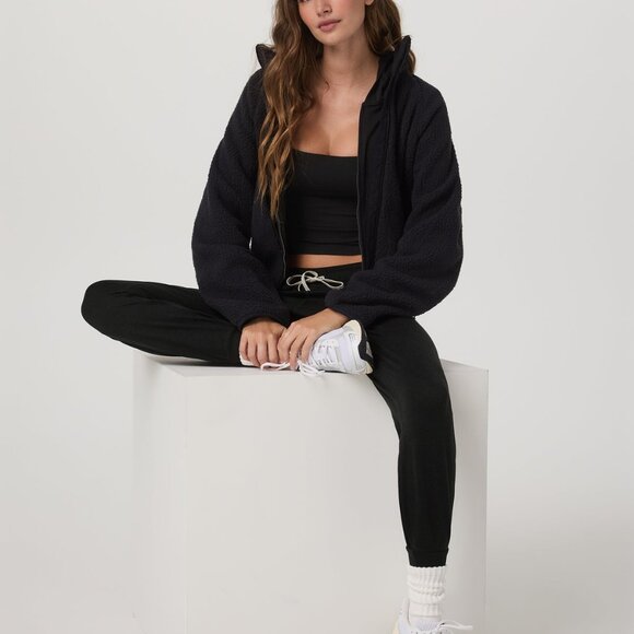 Like New Vuori Performance Jogger Size Small Black - Picture 2 of 2